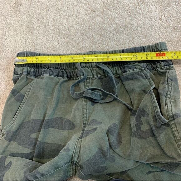 Aritzia TNA Twin Falls camo cargo jogger pants size XS - Picture 8 of 10